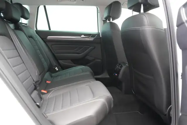 Volkswagen Passat view 9