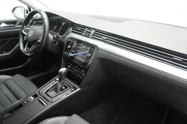 Volkswagen Passat view 8
