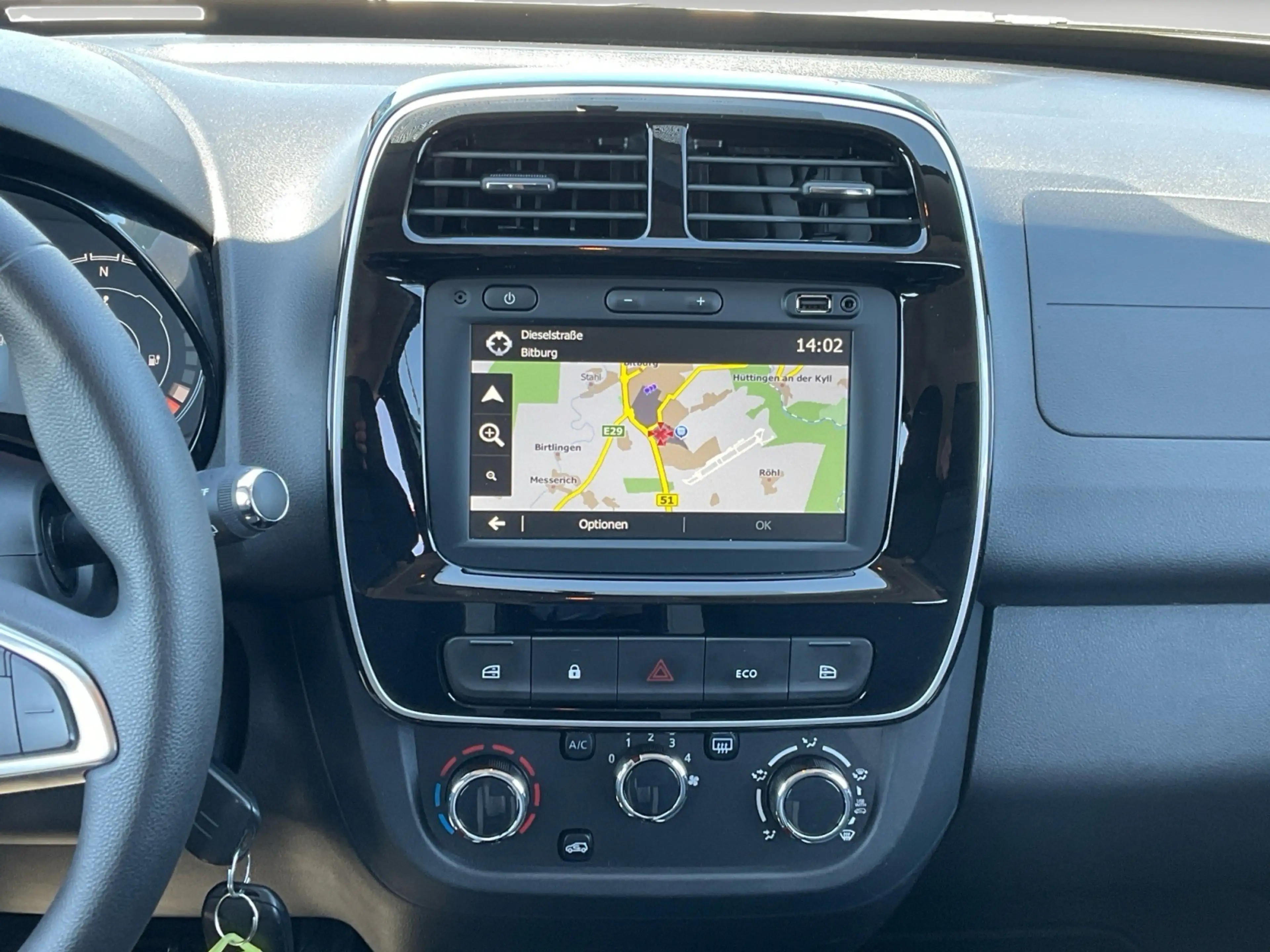 Dacia Spring Essential/Kamera/Navi — photo 11