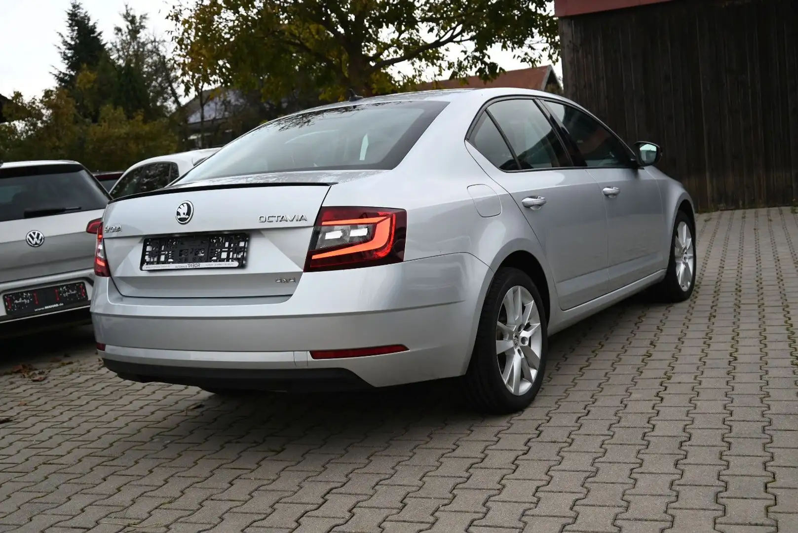 Skoda Octavia 2.0 TDI DSG 4x4 Style/Virtual/Matrix-LED Silber - 2