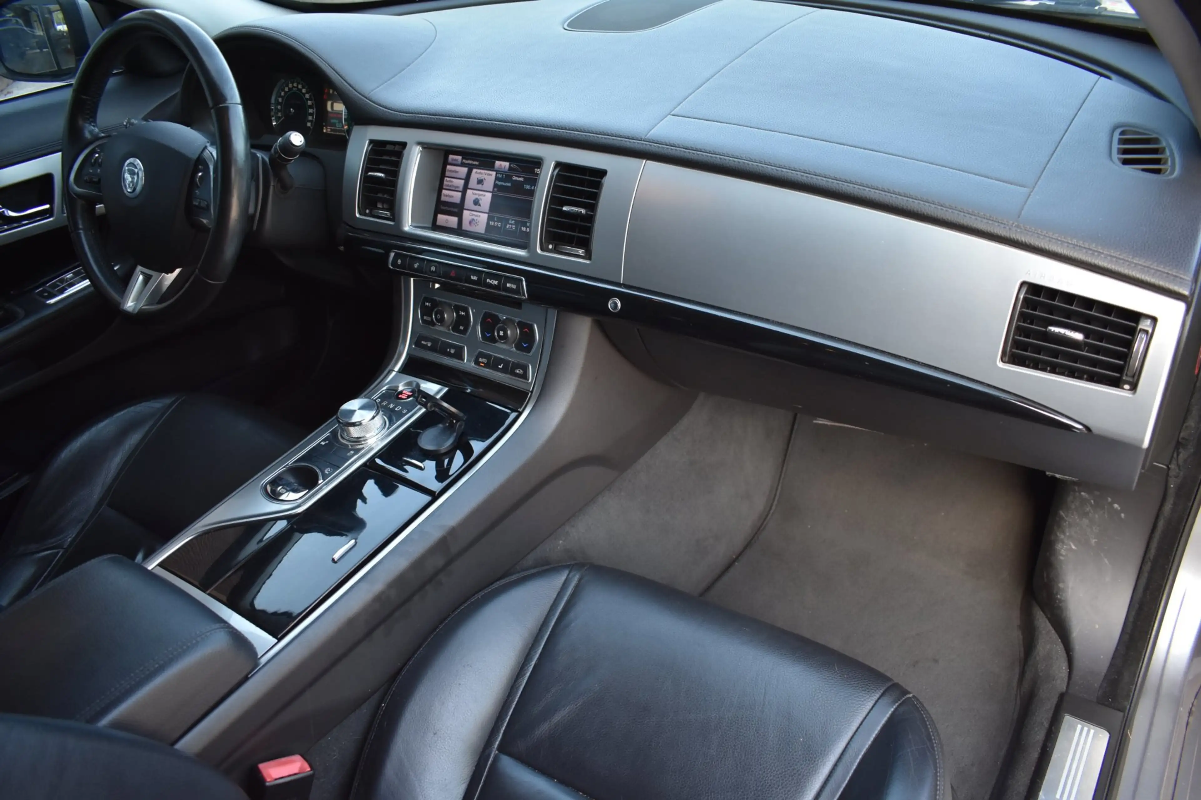 Jaguar XF Sportbrake 2.2D Premium Business Edition '13 Xenon — photo 7