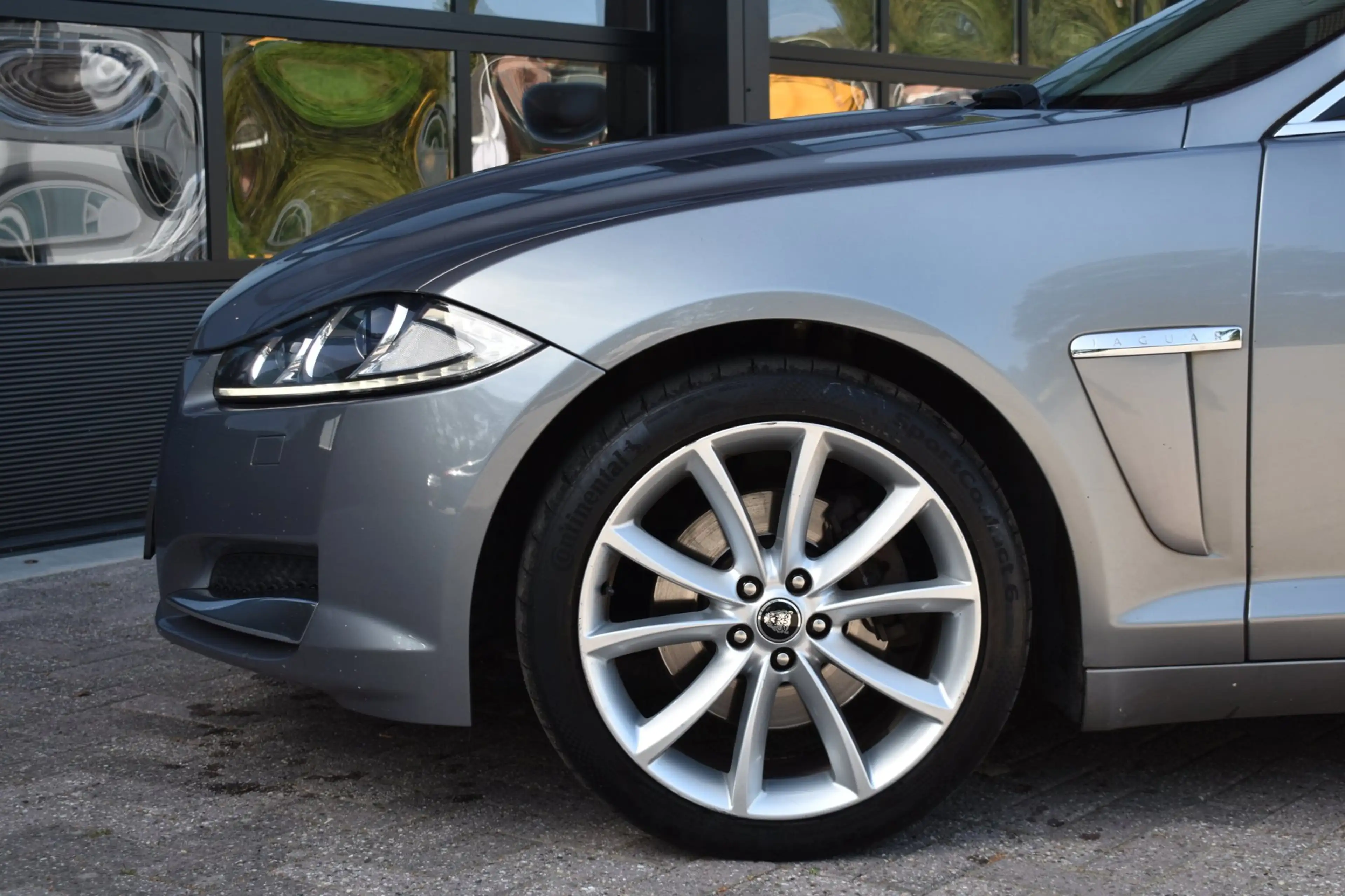 Jaguar XF Sportbrake 2.2D Premium Business Edition '13 Xenon — photo 9
