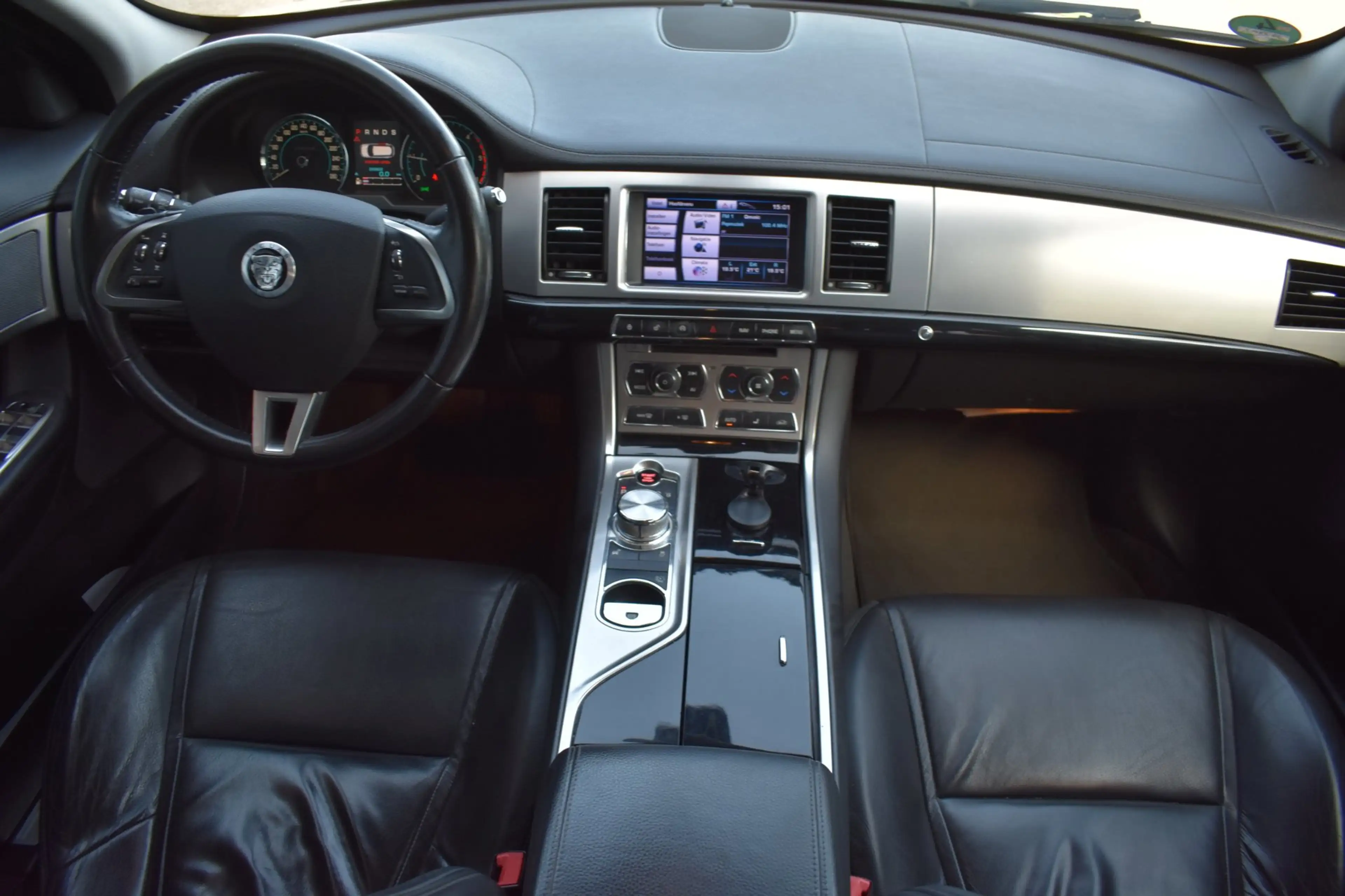 Jaguar XF Sportbrake 2.2D Premium Business Edition '13 Xenon — photo 2