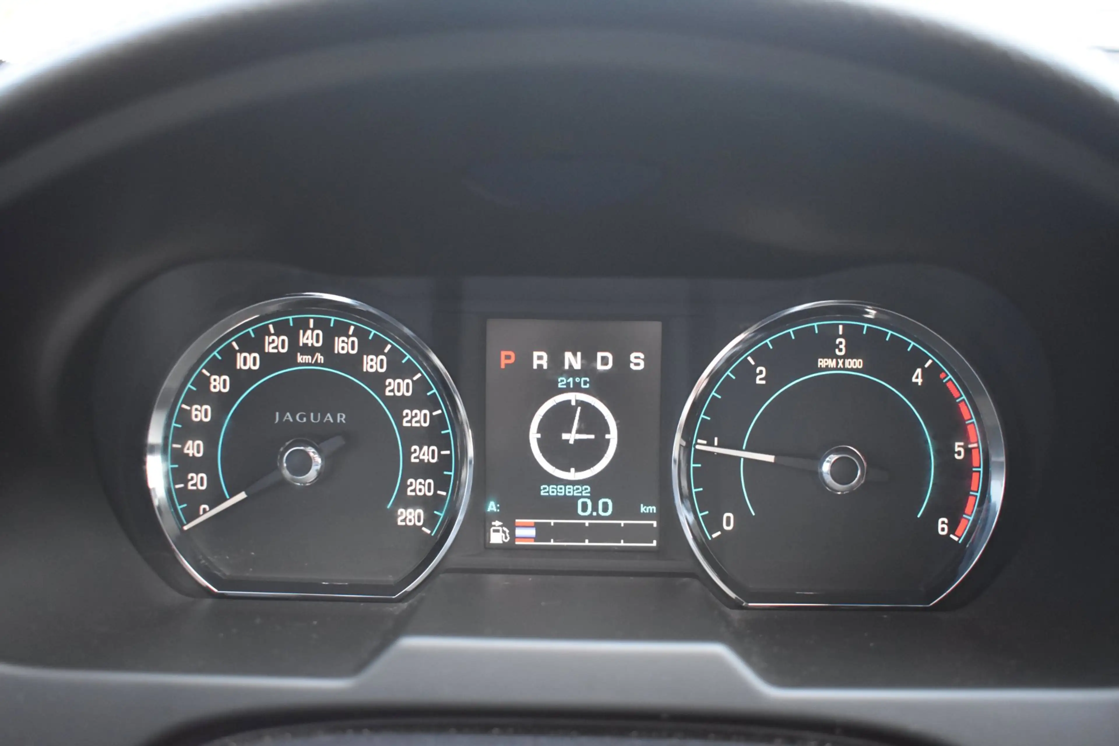 Jaguar XF Sportbrake 2.2D Premium Business Edition '13 Xenon — photo 19