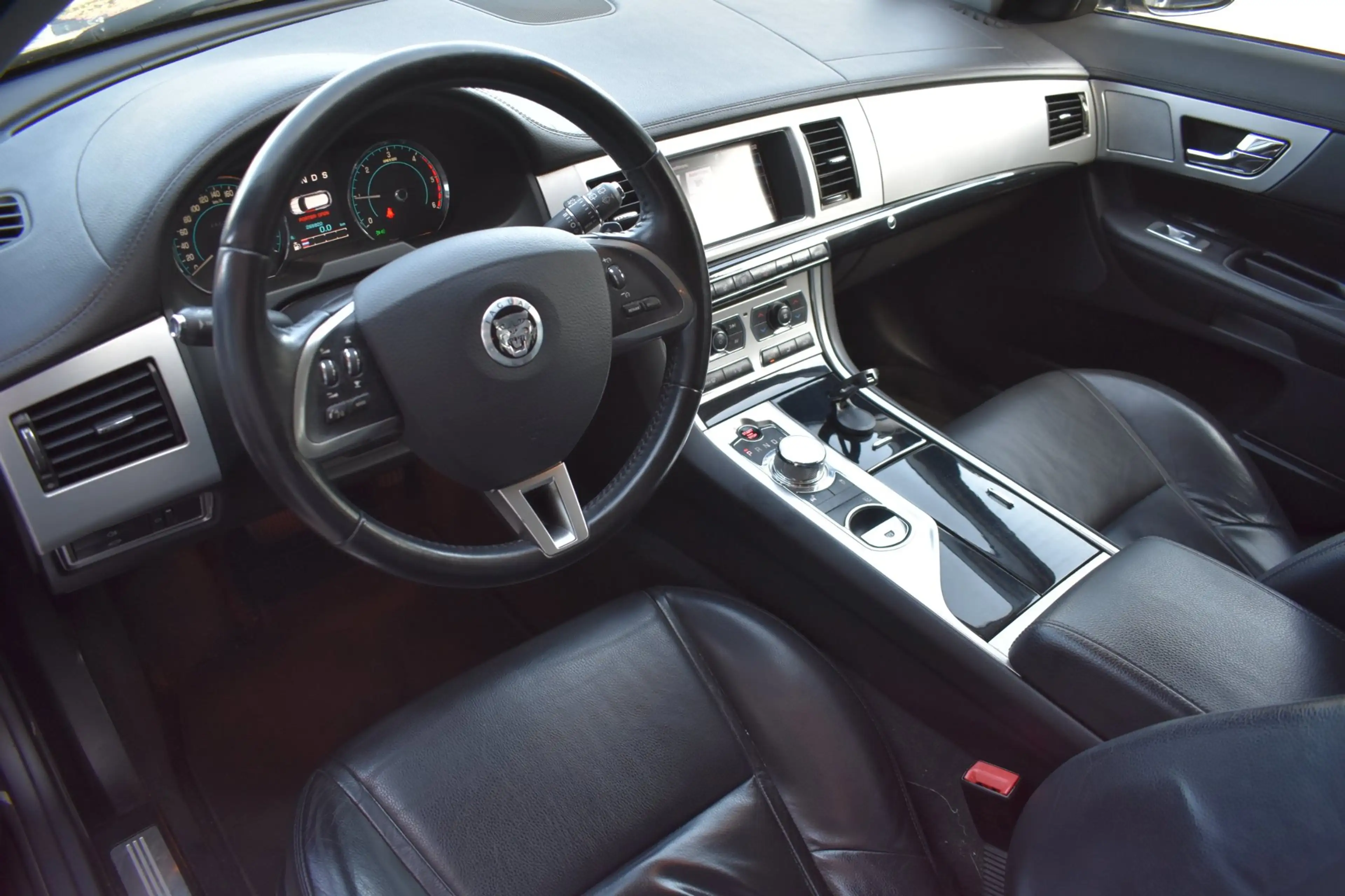 Jaguar XF Sportbrake 2.2D Premium Business Edition '13 Xenon — photo 8