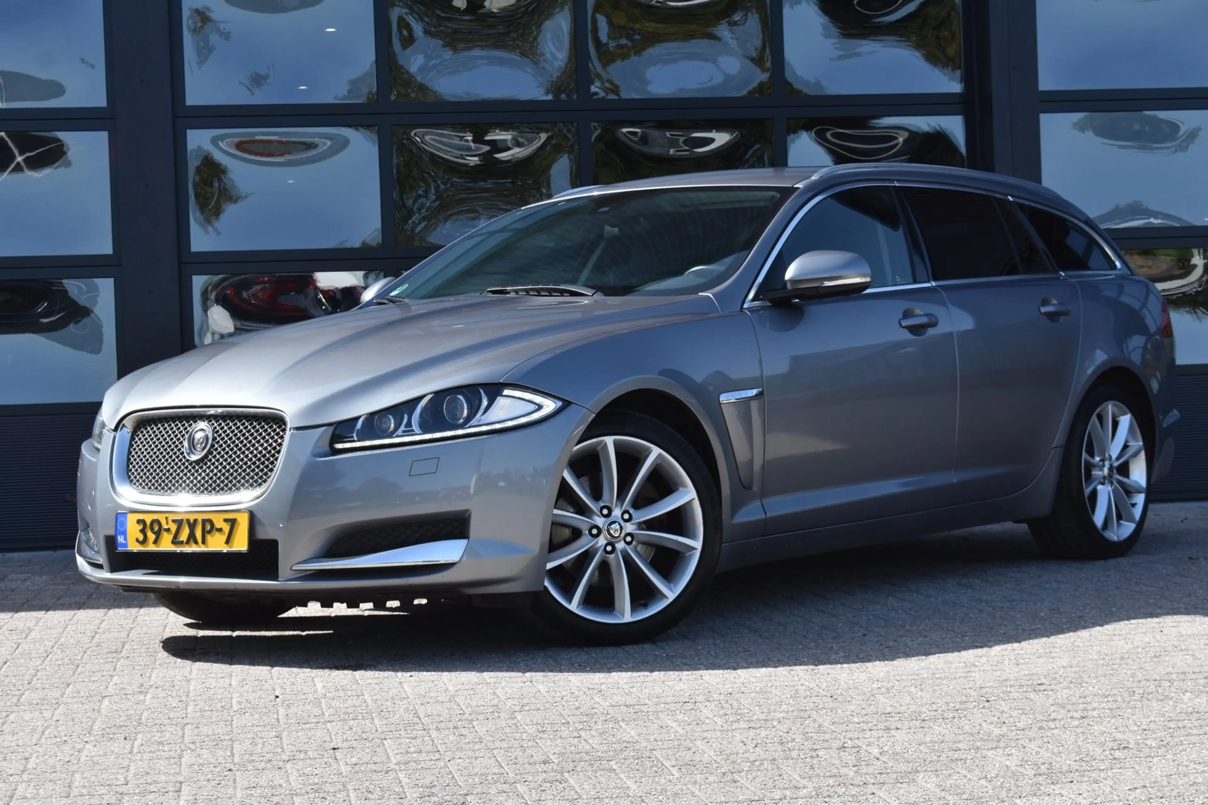 Jaguar XF Sportbrake 2.2D Premium Business Edition '13 Xenon