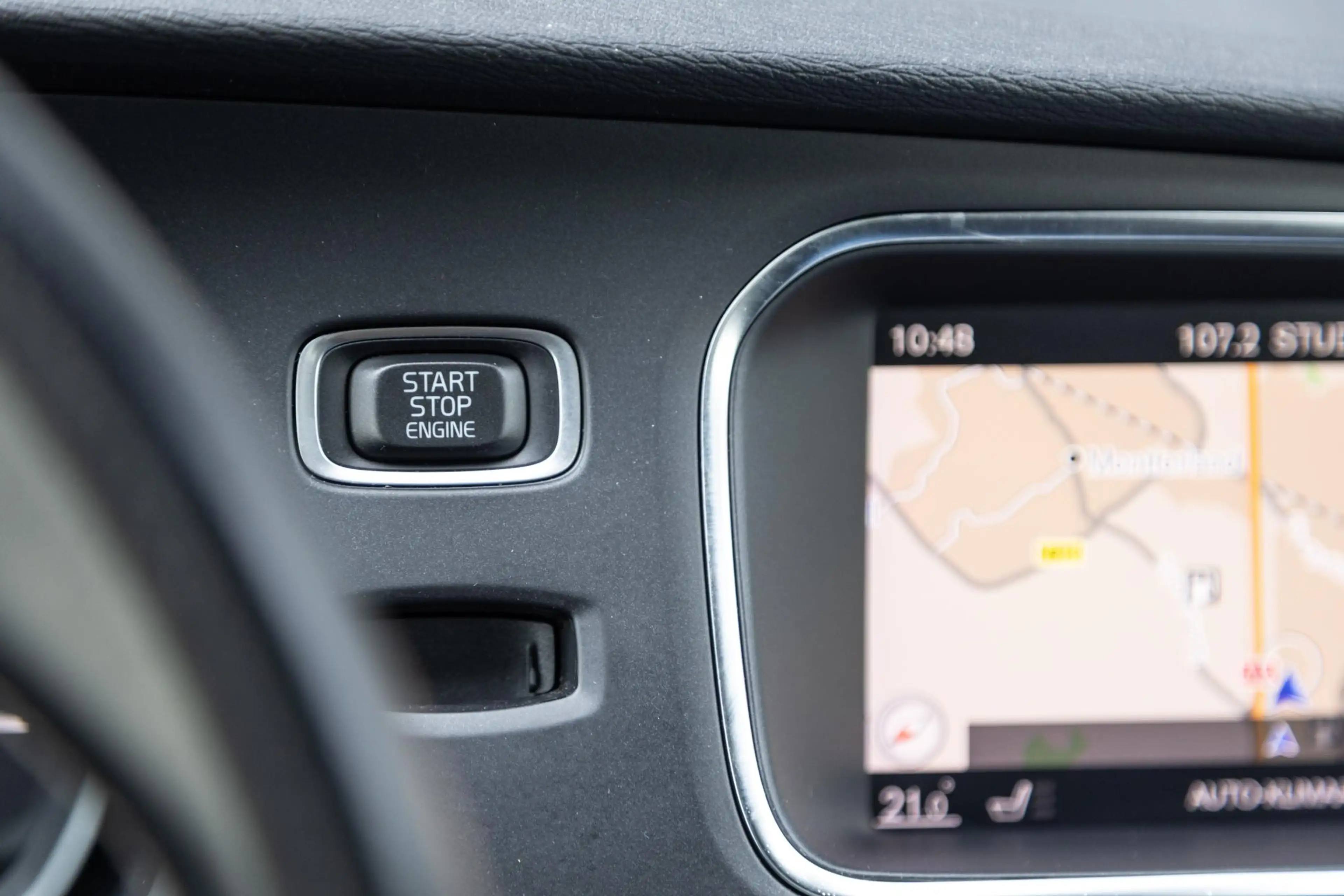 Volvo V40 2.0 T4 Business Sport | R-Design | Panoramadak | A — photo 14