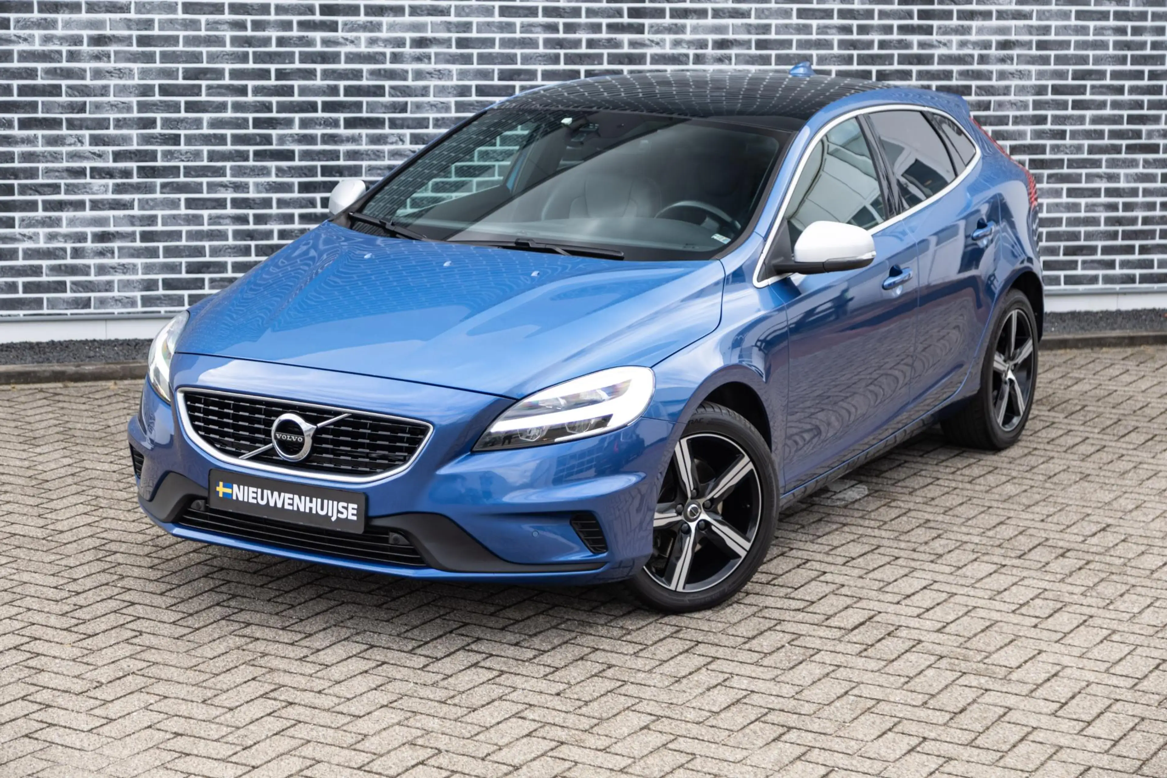 Volvo V40 2.0 T4 Business Sport | R-Design | Panoramadak | A — photo 5