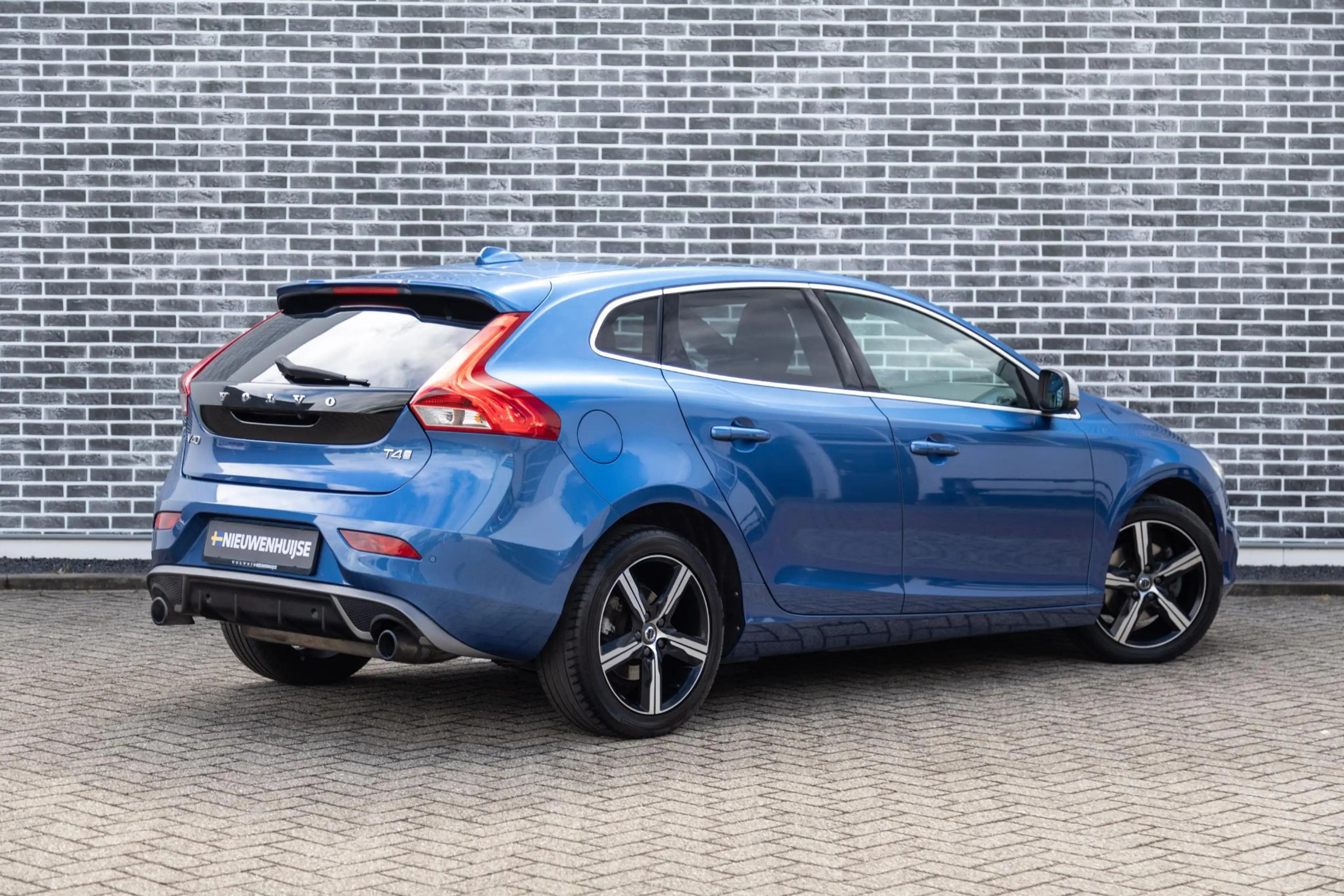 Volvo V40 2.0 T4 Business Sport | R-Design | Panoramadak | A — photo 3
