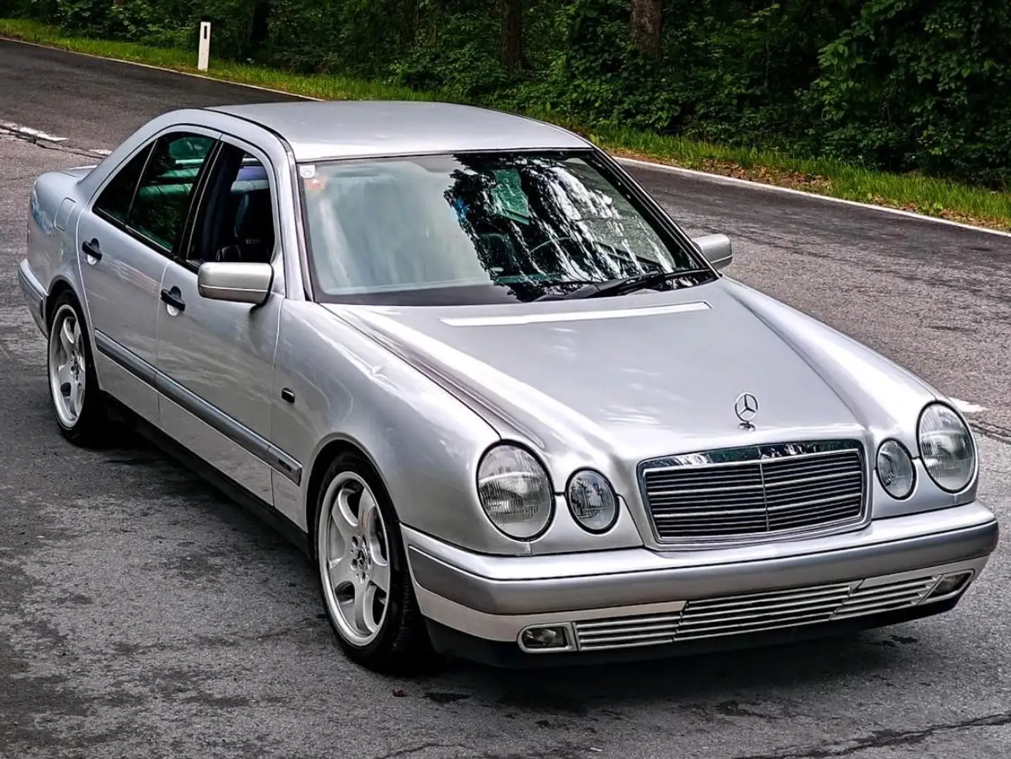 Mercedes-Benz E 220 E 220 Aut. Silber - 1