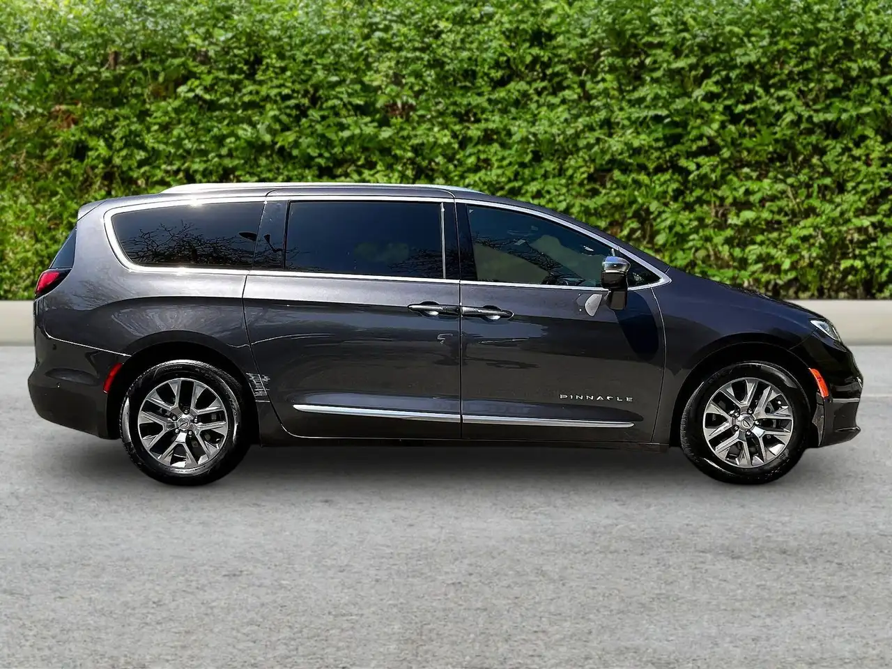 Chrysler Pacifica photo Chrysler Pacifica