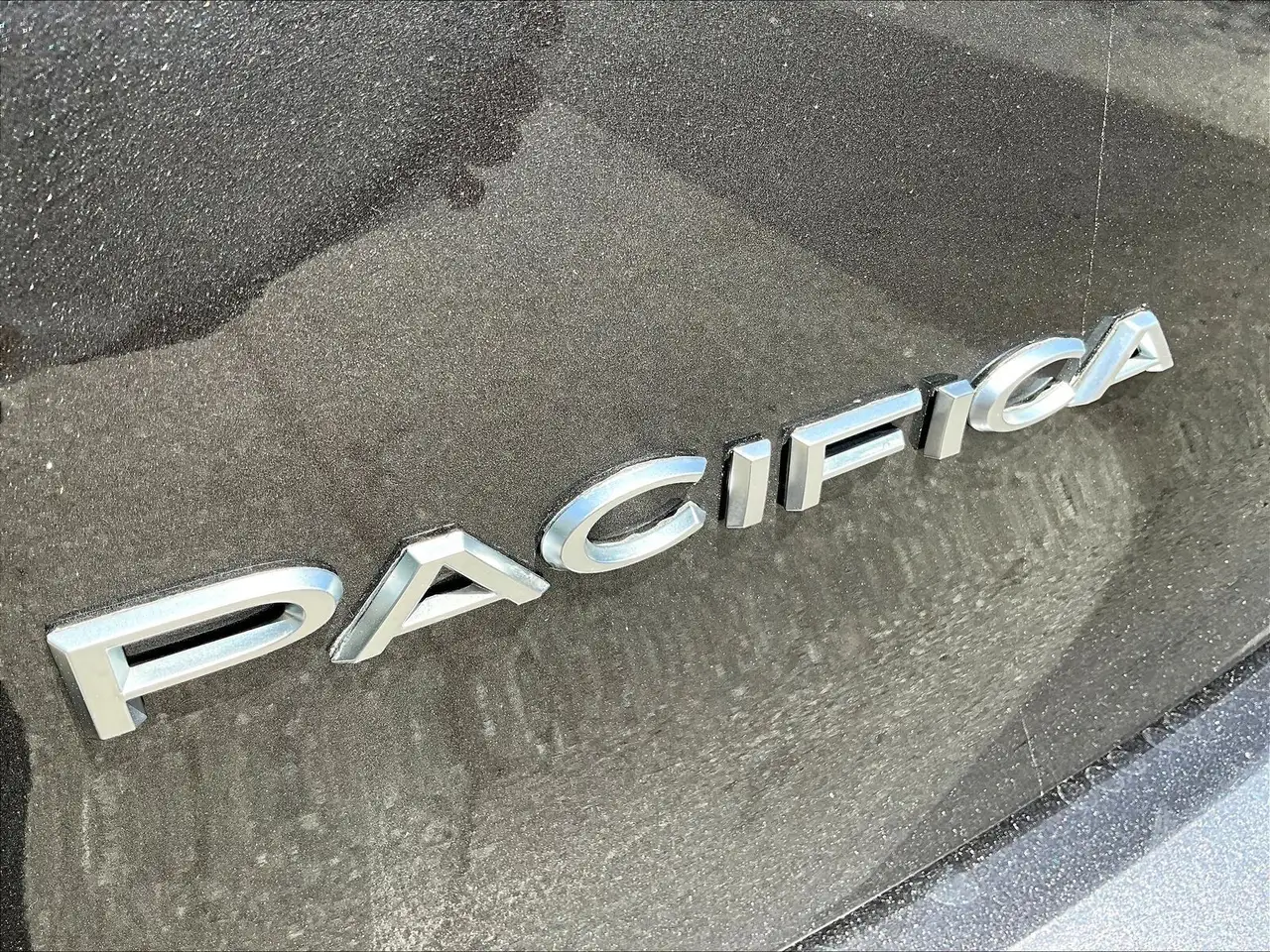 Chrysler Pacifica photo Chrysler Pacifica