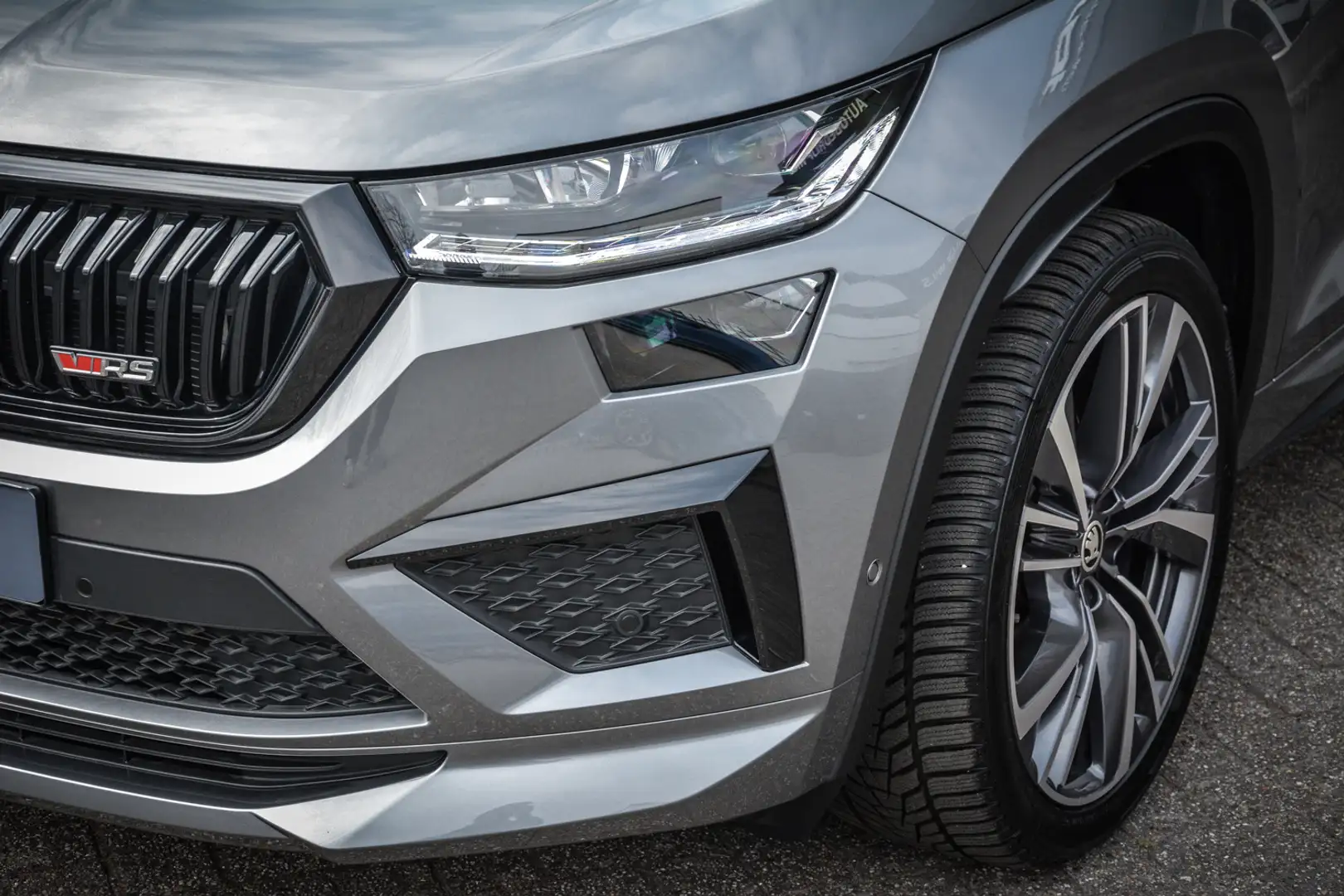 Skoda Kodiaq 2.0 TSI 180kW/245pk 4x4 DSG RS Gris - 2