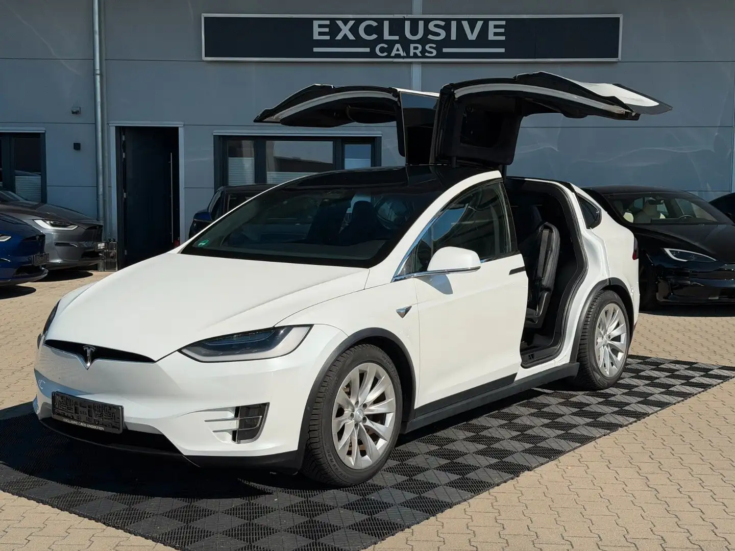 TESLA Model X