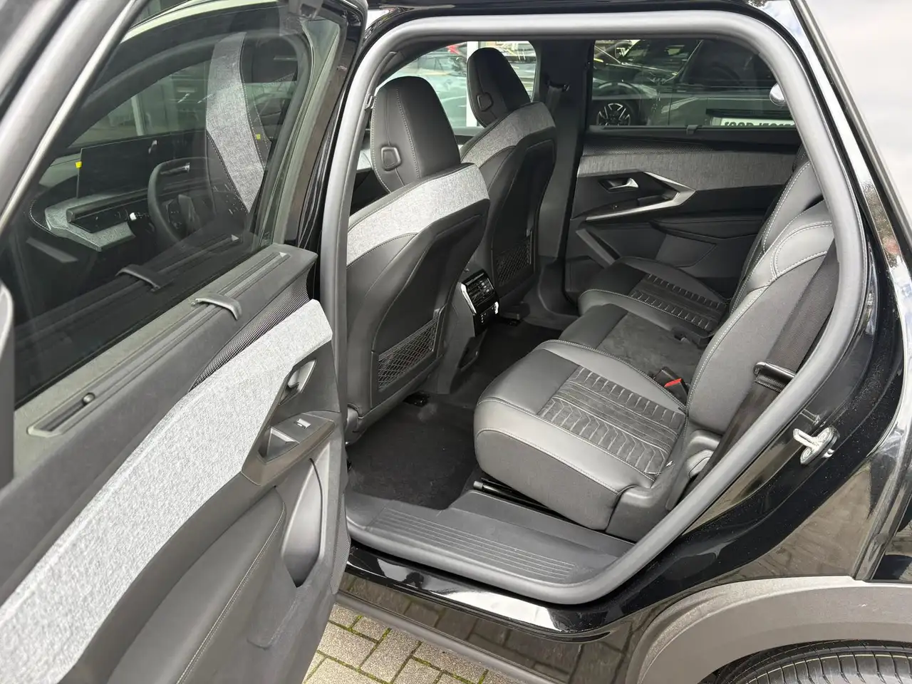 Peugeot 5008 GT Exclus.145 MHEV EAT 7-Sitz AHK Navi 360, миниатюра 6