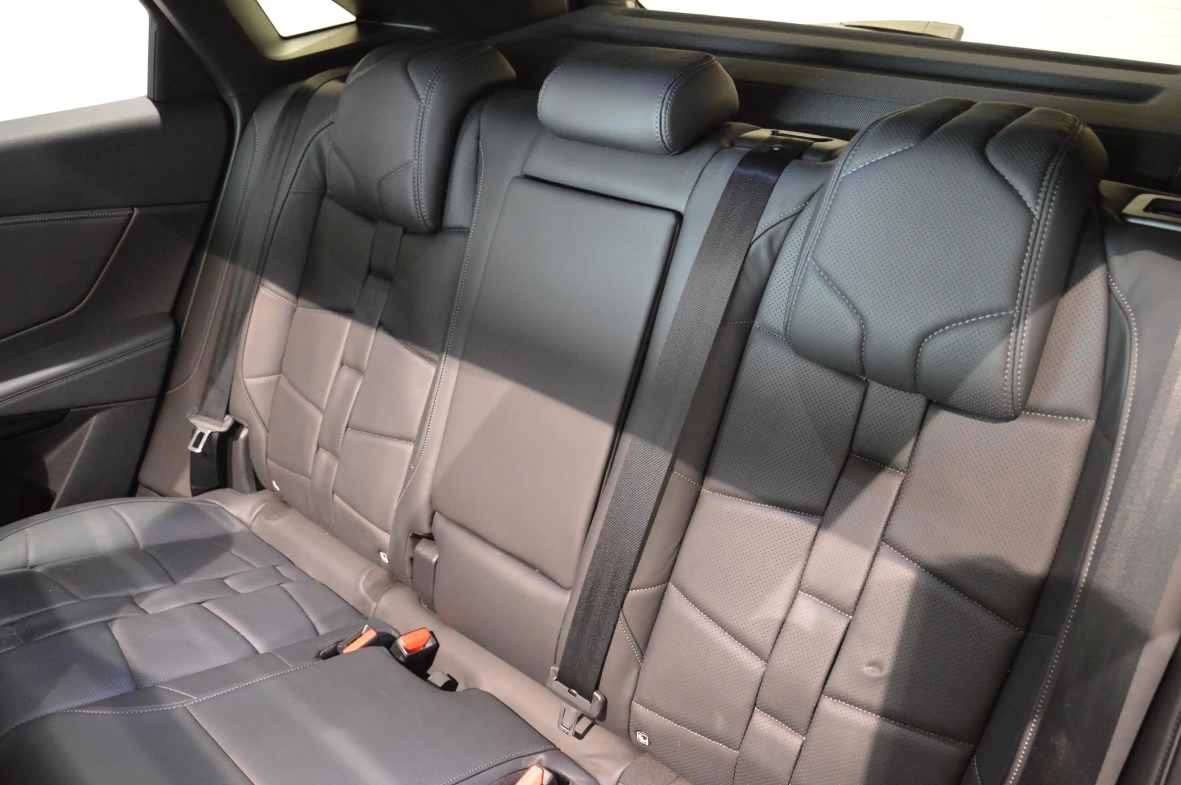 DS Automobiles DS 7 1.6 PHEV 300 4x4 Etoile — photo 12