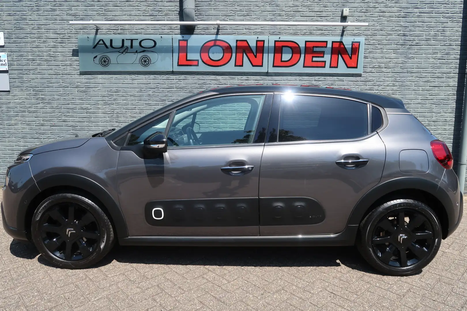 Citroen C3 1.2 PureTech S&S Shine Eerste eigenaar Grijs - 2