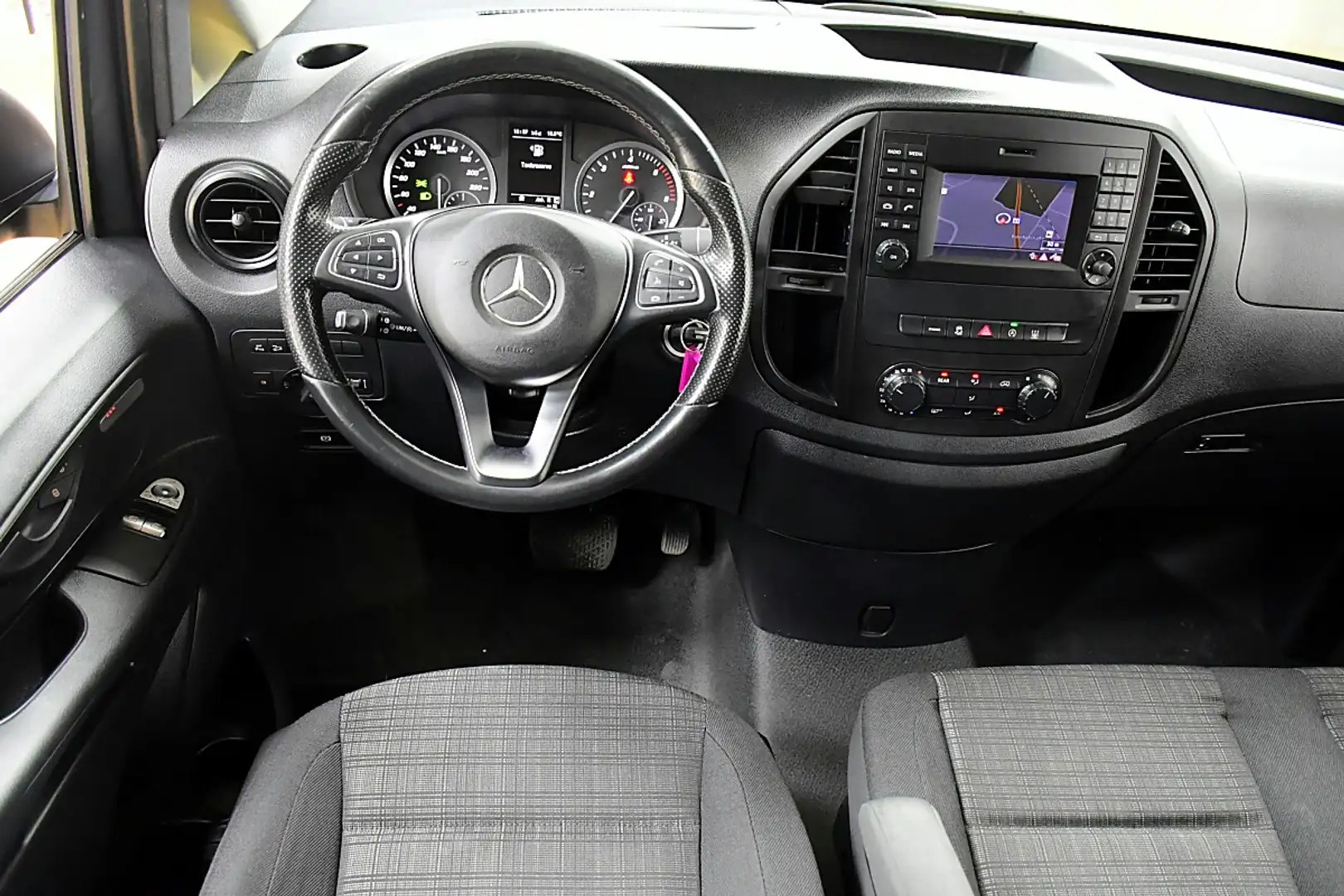 Mercedes-Benz Vito Tourer Pro 116 CDI extralang 4x4 Aut. Grau - 2