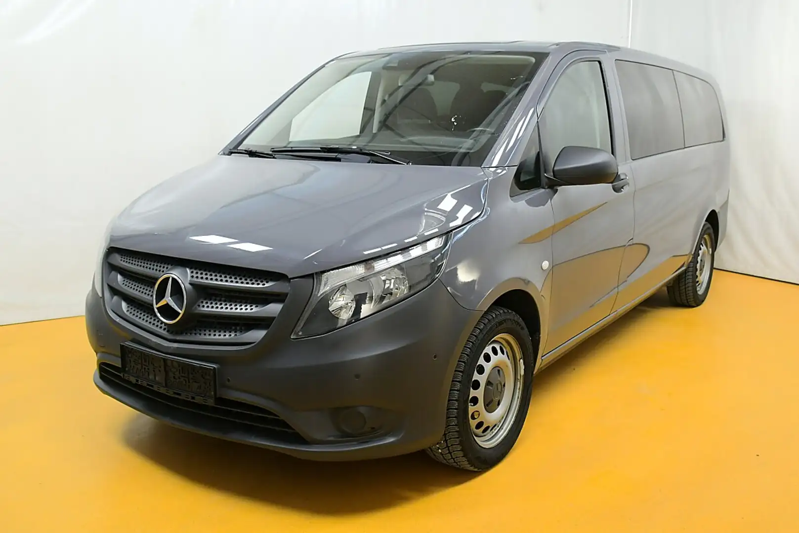 Mercedes-Benz Vito Tourer Pro 116 CDI extralang 4x4 Aut. Grau - 1
