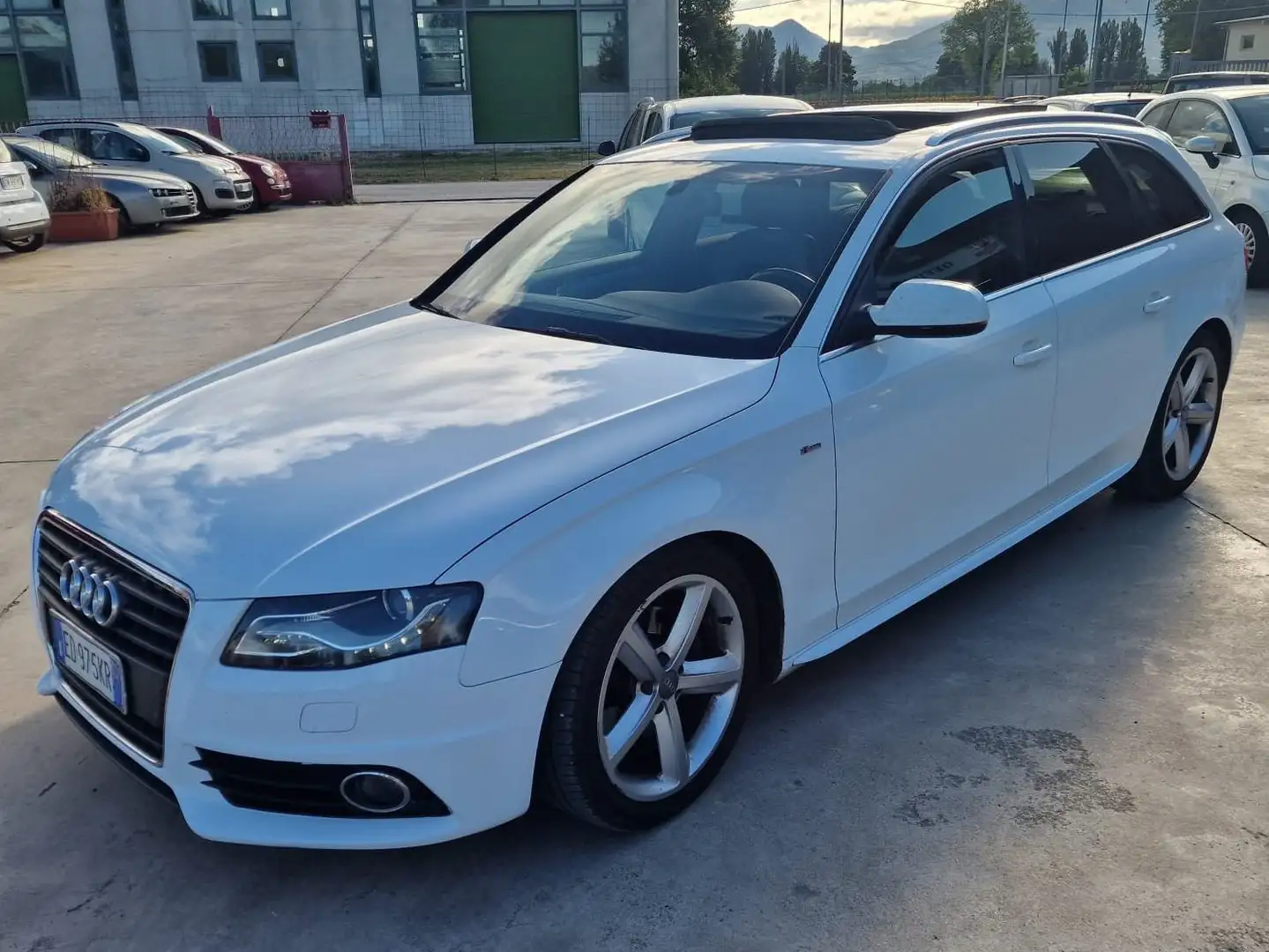 Audi A4 A4 AVANT 2.0 tdi S-LINE INTERNO ED ESTERNO TETTO Bianco - 2