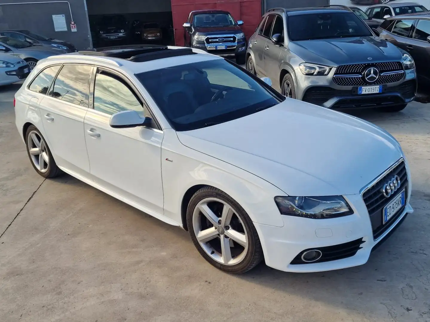 Audi A4 A4 AVANT 2.0 tdi S-LINE INTERNO ED ESTERNO TETTO Bianco - 1