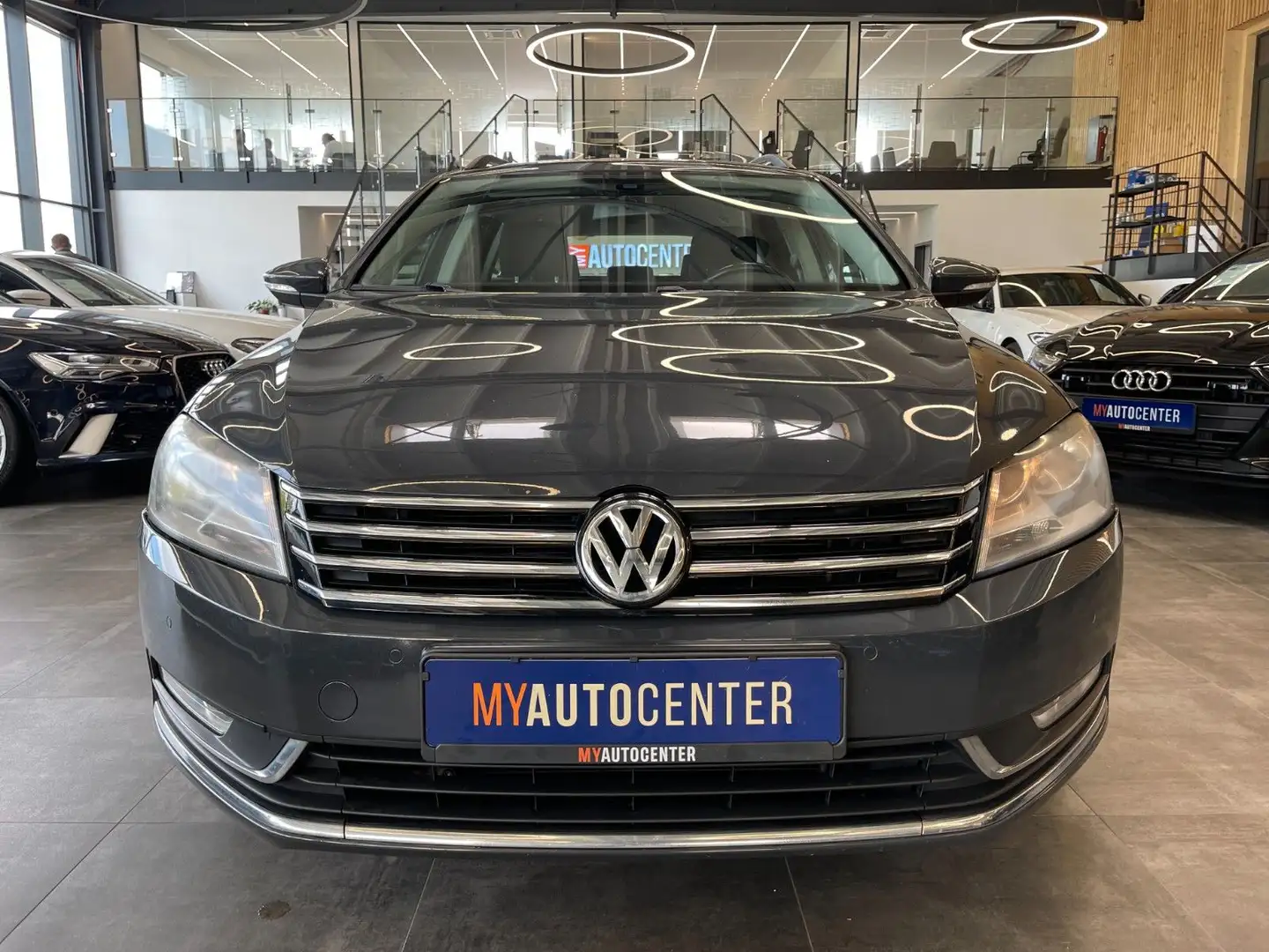Volkswagen Passat Variant BlueMotion*NAVI*SZHZ*PDC*TEMPOMAT Сірий - 2