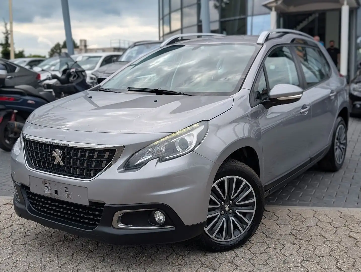Peugeot 2008 Active Business BlueHDi 75 NAVI SPARSAM Szary - 2