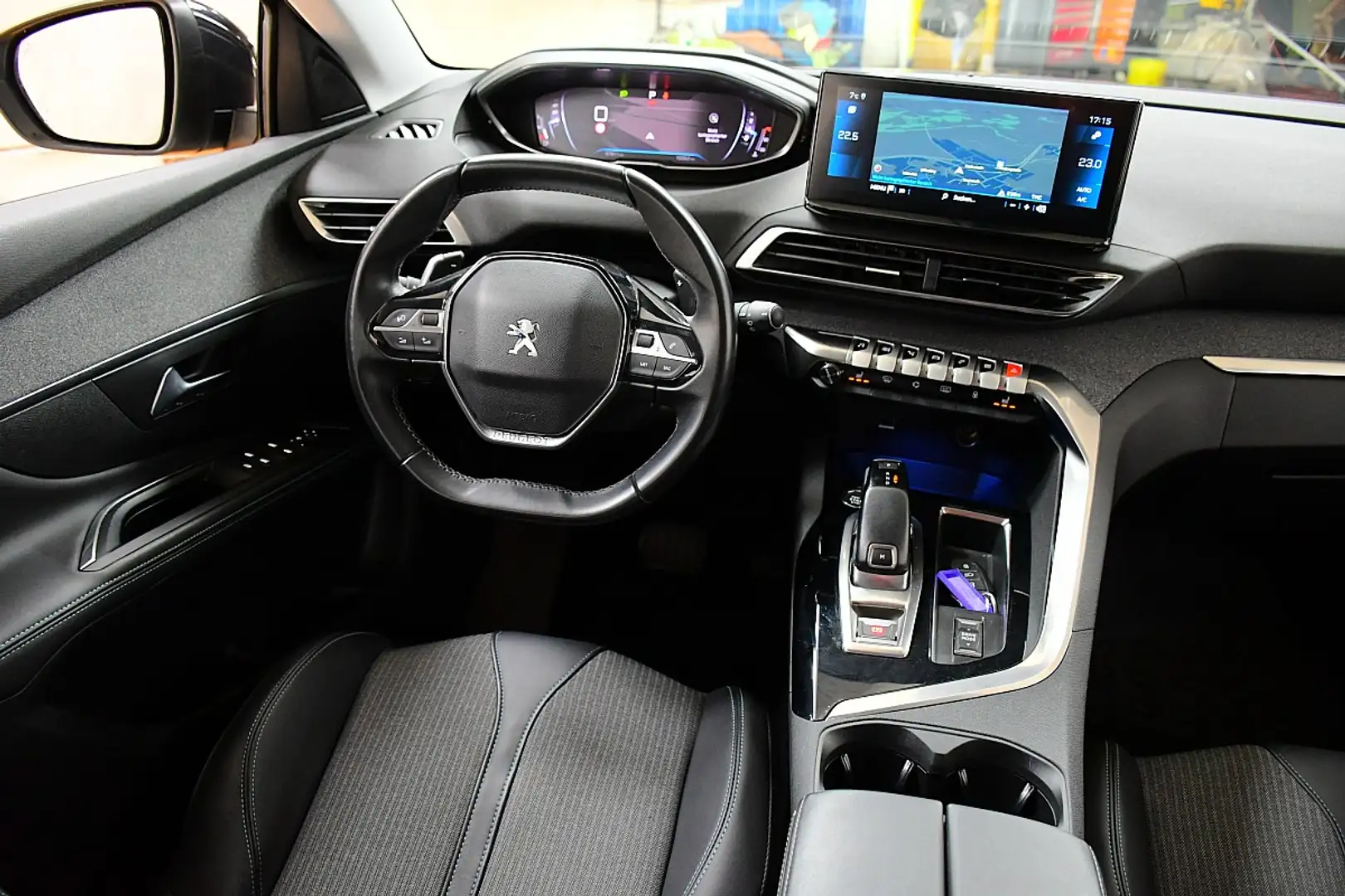 Peugeot 5008 PureTech 130 EAT8 Allure Aut. 7 Sitzer Silber - 2