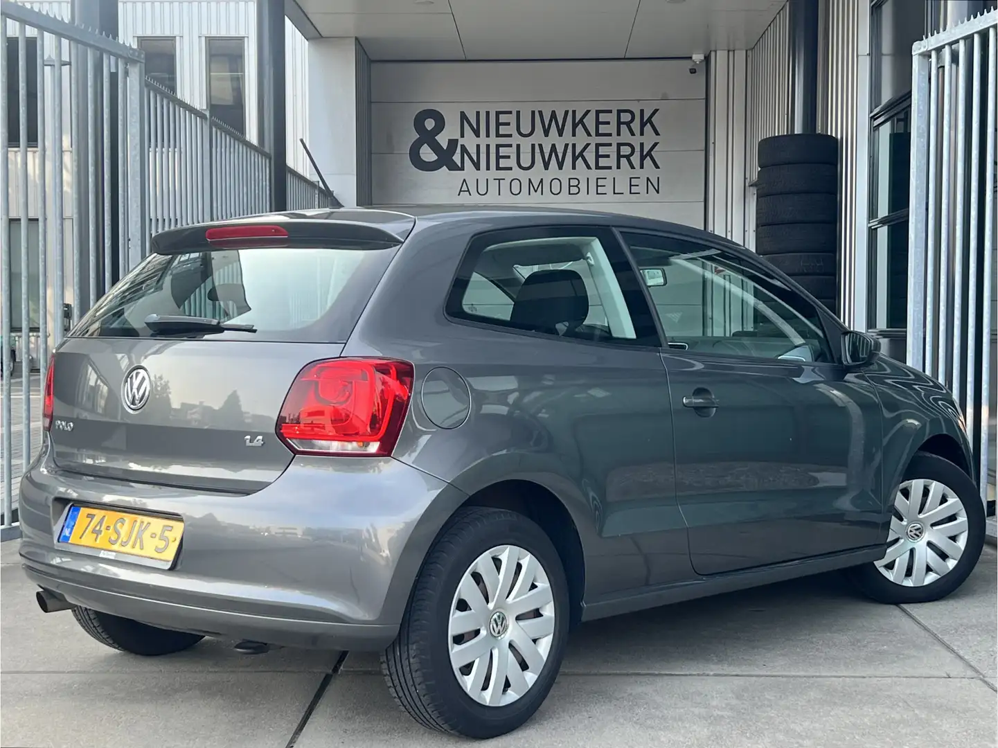 Volkswagen Polo 1.4-16V Comfortline | AUTOMAAT | CRUISE CONTROL | Gris - 2