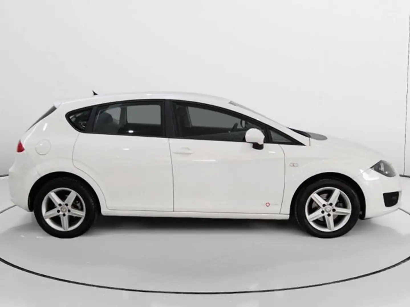 SEAT Leon 1.6TDI CR Reference Copa 90 Blanco - 2