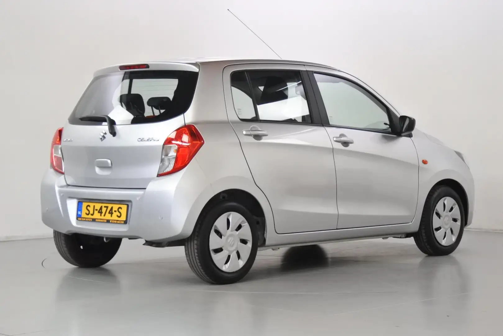 Suzuki Celerio 1.0 Comfort PDC Plateado - 2