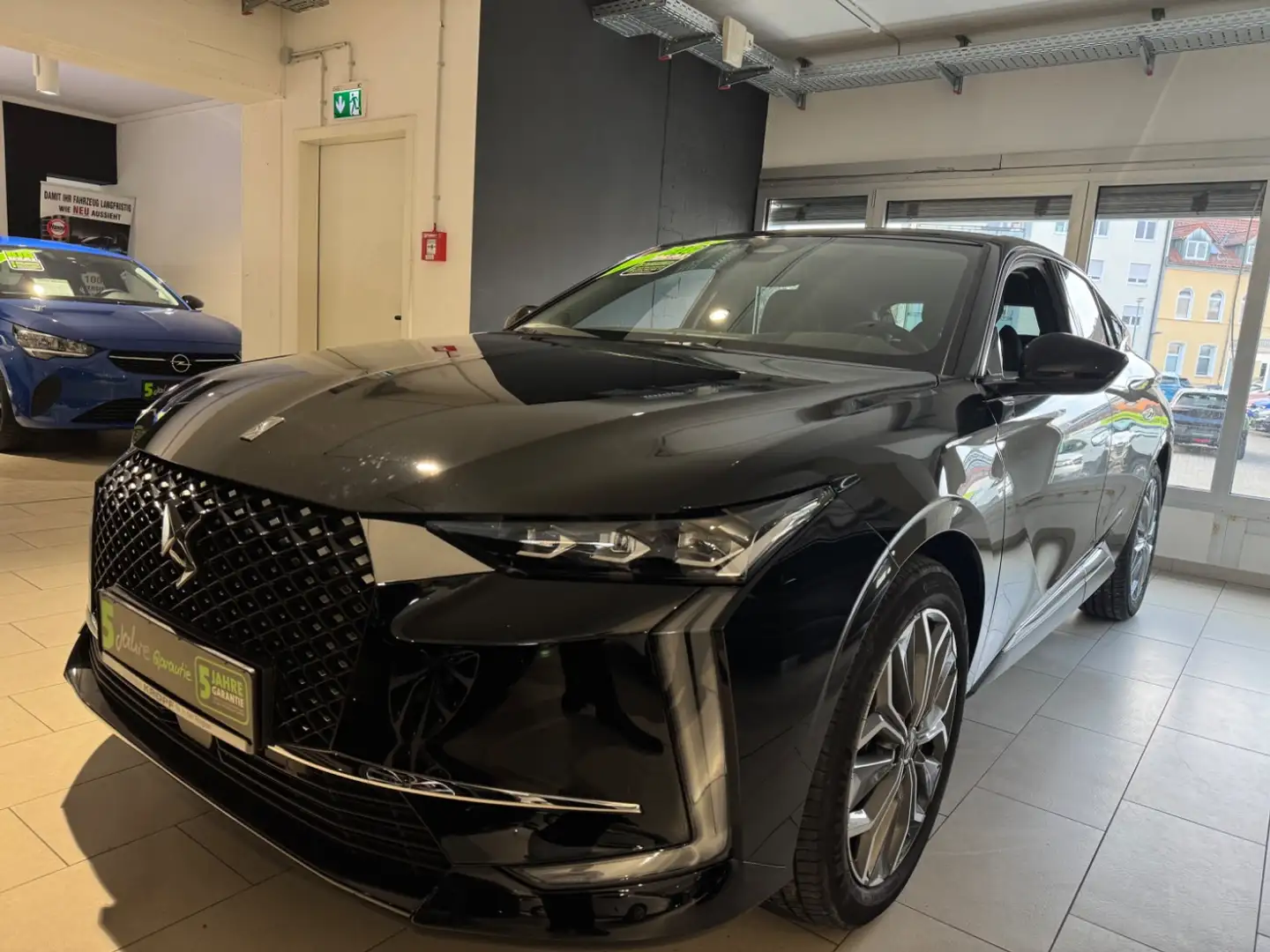 DS Automobiles DS 4 4 1.2 PureTech 130 S&S Trocadero HUD SpurH KAM Schwarz - 2