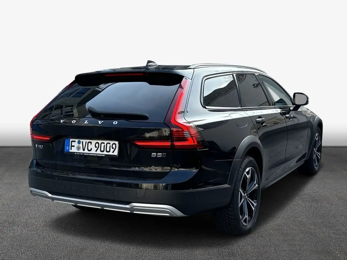 Volvo V90 Cross Country B5 D AWD Ultimate Zwart - 2