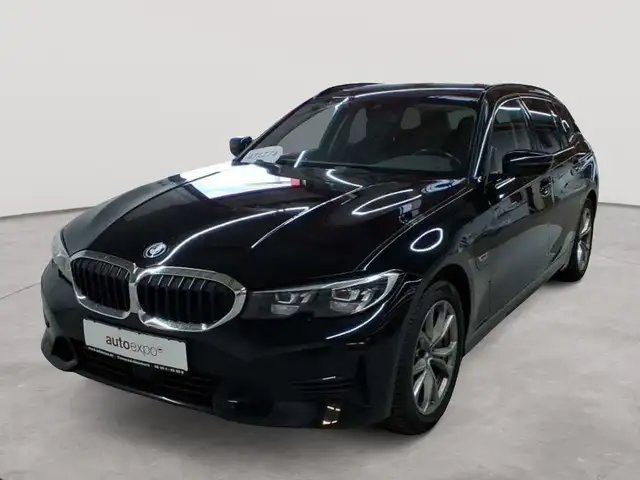 BMW 3 Series view 2