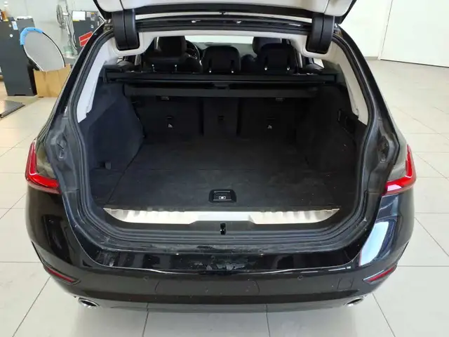 BMW 3 Series view 15