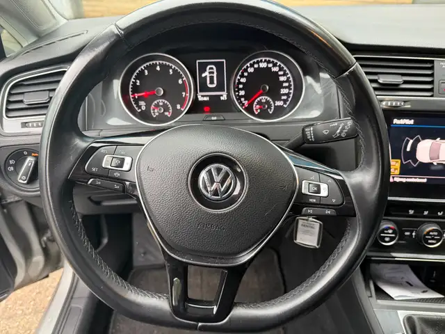 Volkswagen Golf view 13