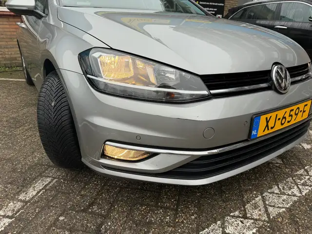 Volkswagen Golf view 5