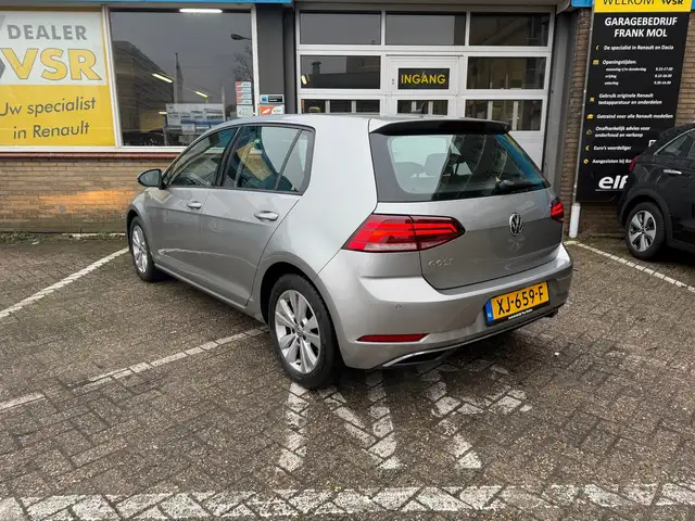 Volkswagen Golf view 3