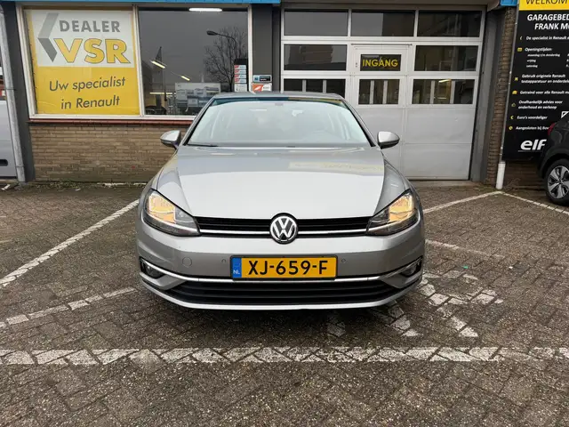 Volkswagen Golf view 4