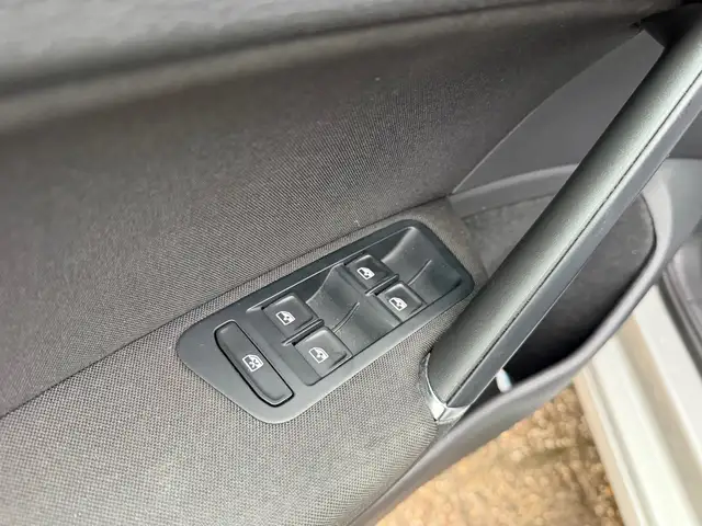 Volkswagen Golf view 11