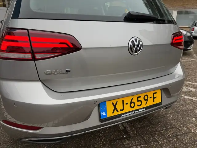 Volkswagen Golf view 9