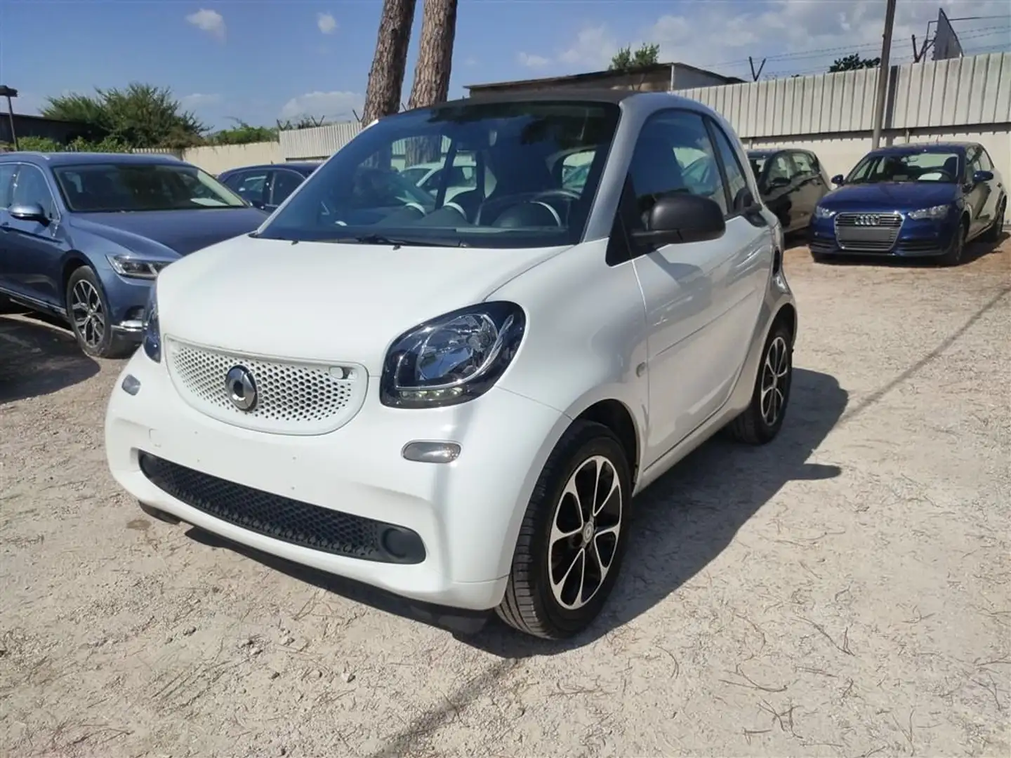 smart forTwo 1.0 ANDROID AUTO,CRUISE,CERCHI LEGA,CLIMA .. Bianco - 1