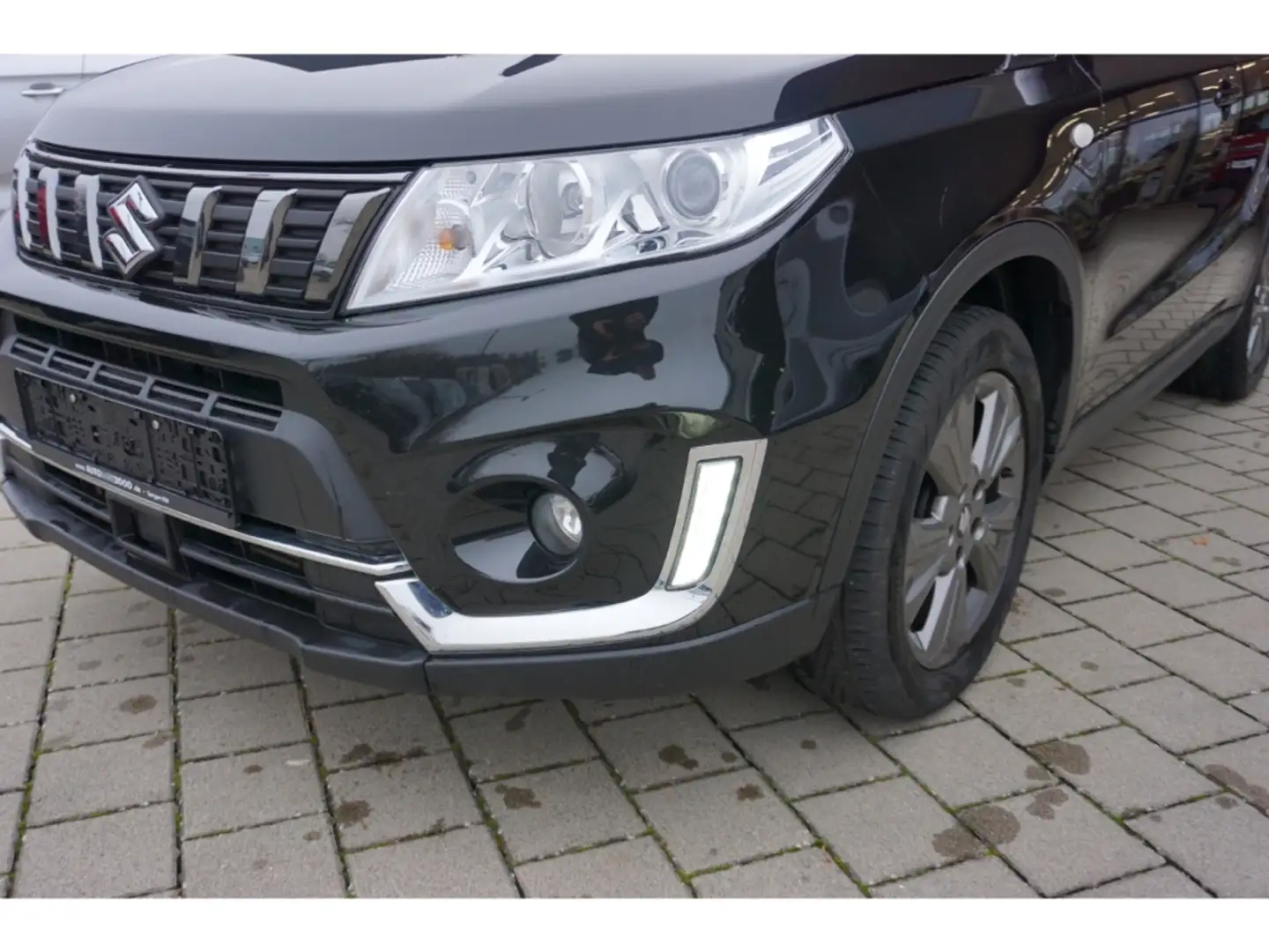 Suzuki Vitara 1.0 Boosterjet Allgrip Comfort Aut. DAB Kamera Schwarz - 2