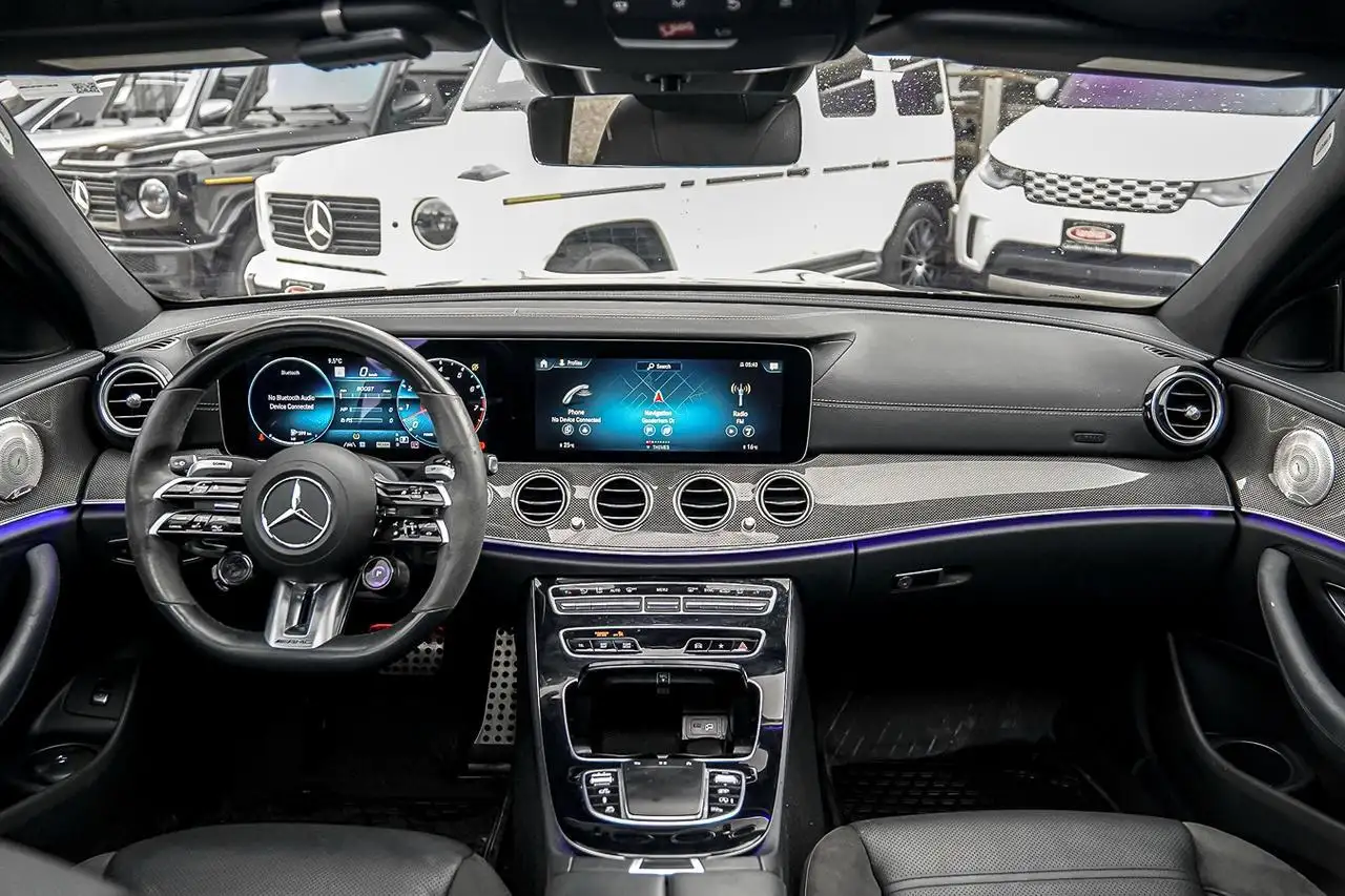 Mercedes-Benz E-Class снимка Mercedes-Benz E-Class