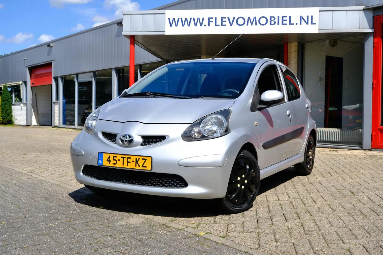 Toyota Aygo 1.0-12V + 5-drs Automaat Grijs - 1