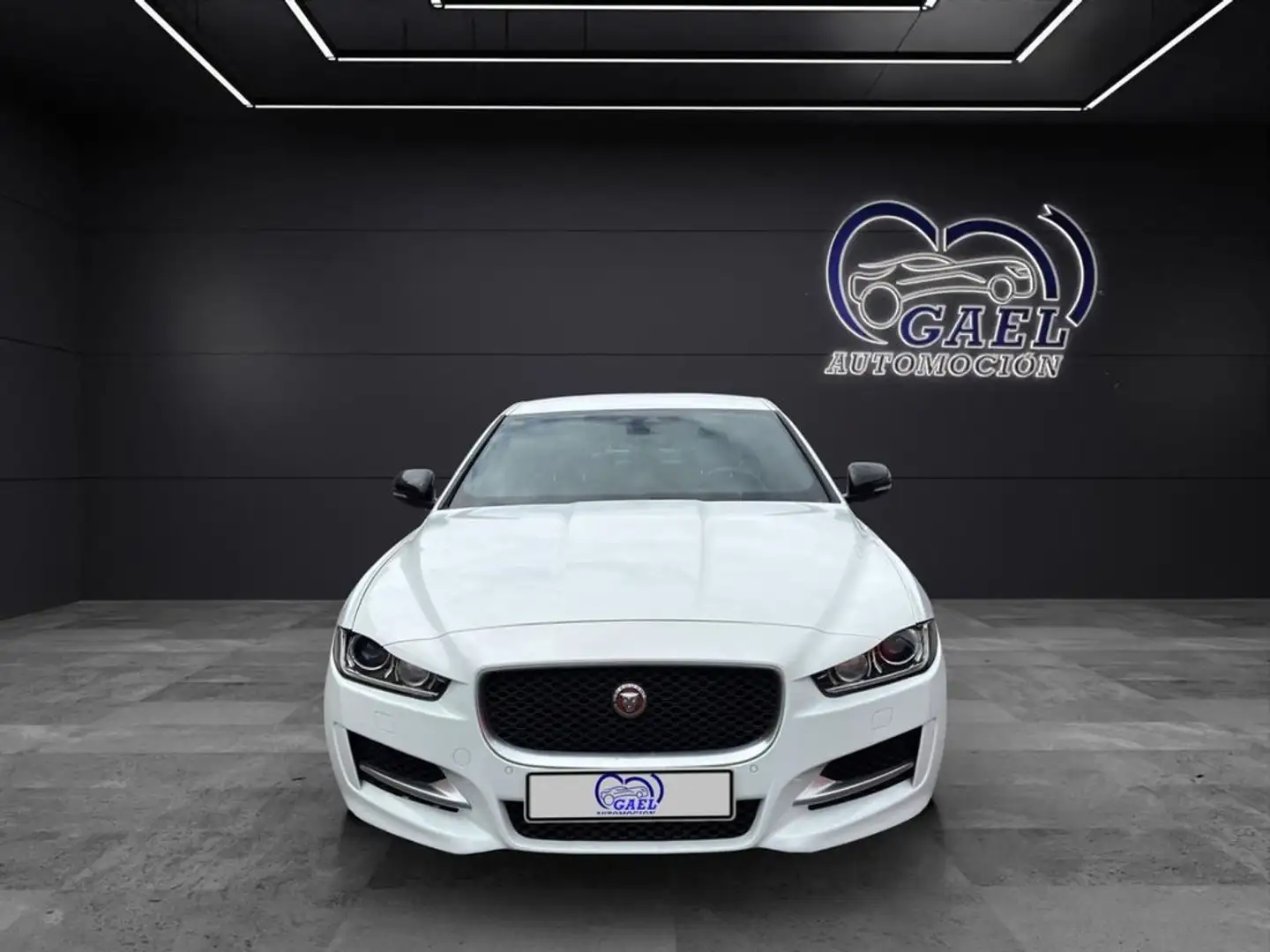 Jaguar XE 2.0 Diesel R-Sport AWD Aut. 180 Blanco - 2