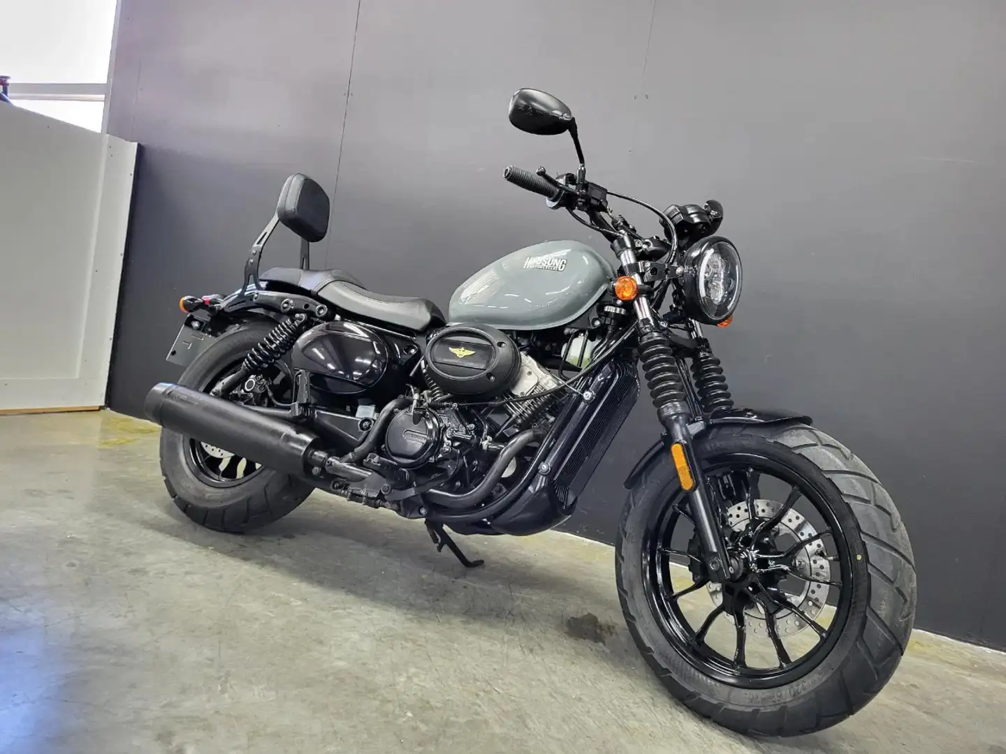 Hyosung Aquila 125 GV mini cruiser voor A1/B rijbewijs - 1