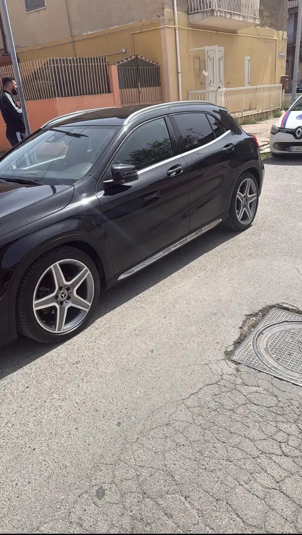 Mercedes-Benz GLA 200 d Premium auto - 2