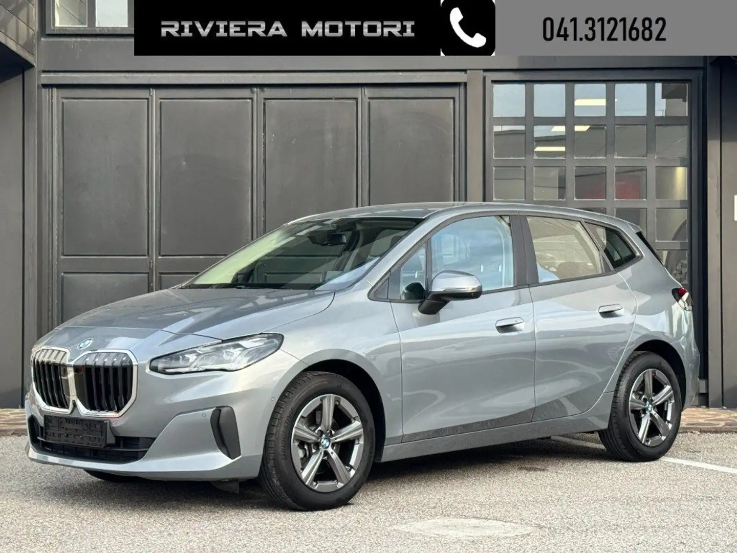 BMW 218 i Active Tourer Grau - 1