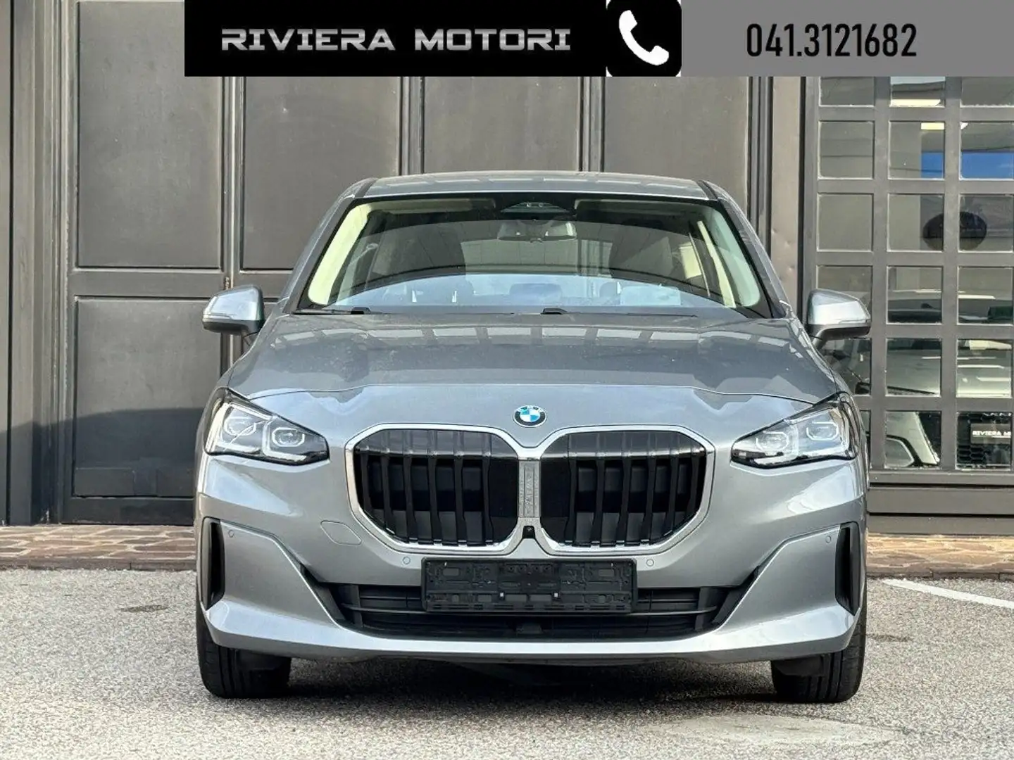 BMW 218 i Active Tourer Grau - 2